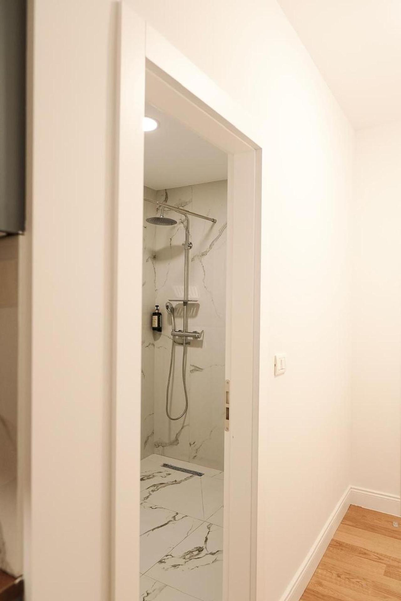 Apartament 102