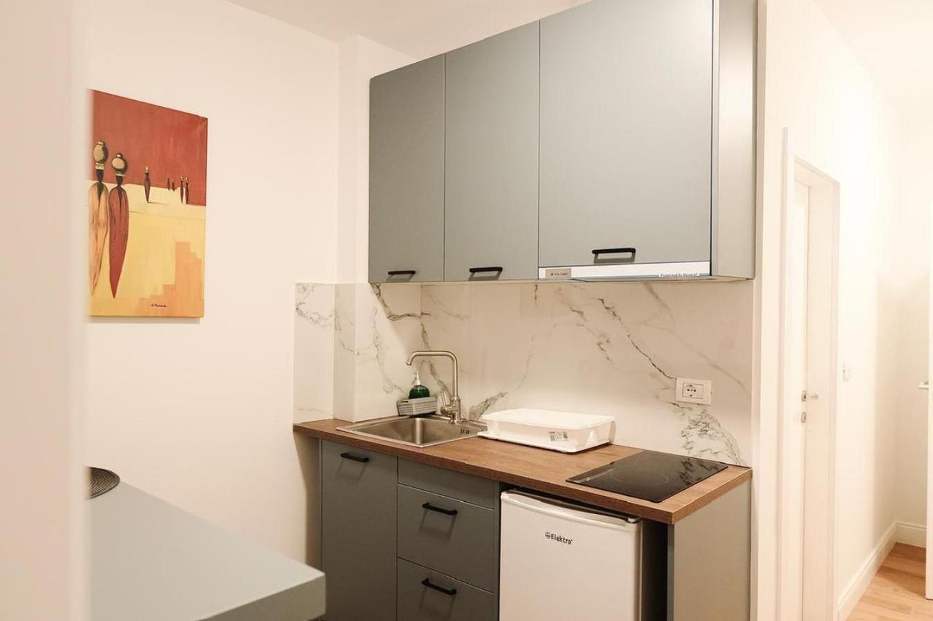Apartament 102 Tirana