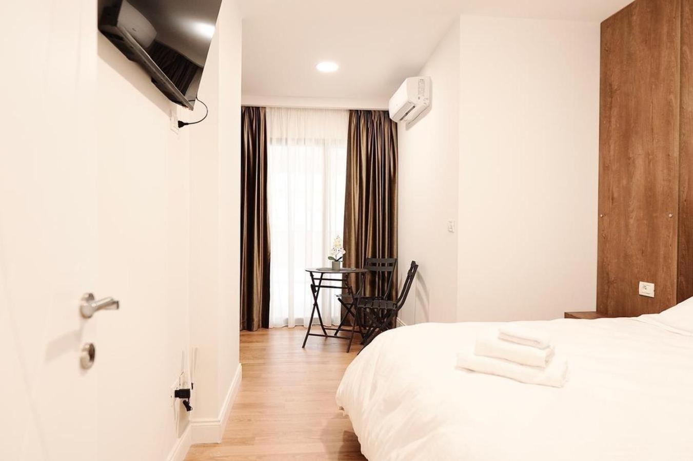 102 Apartament