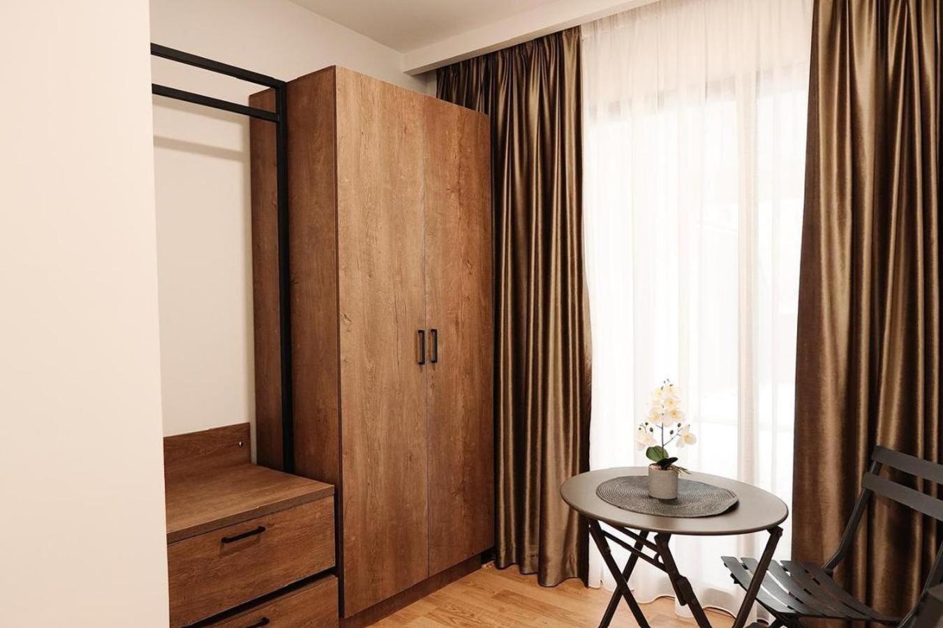 Apartament 102 Tirana