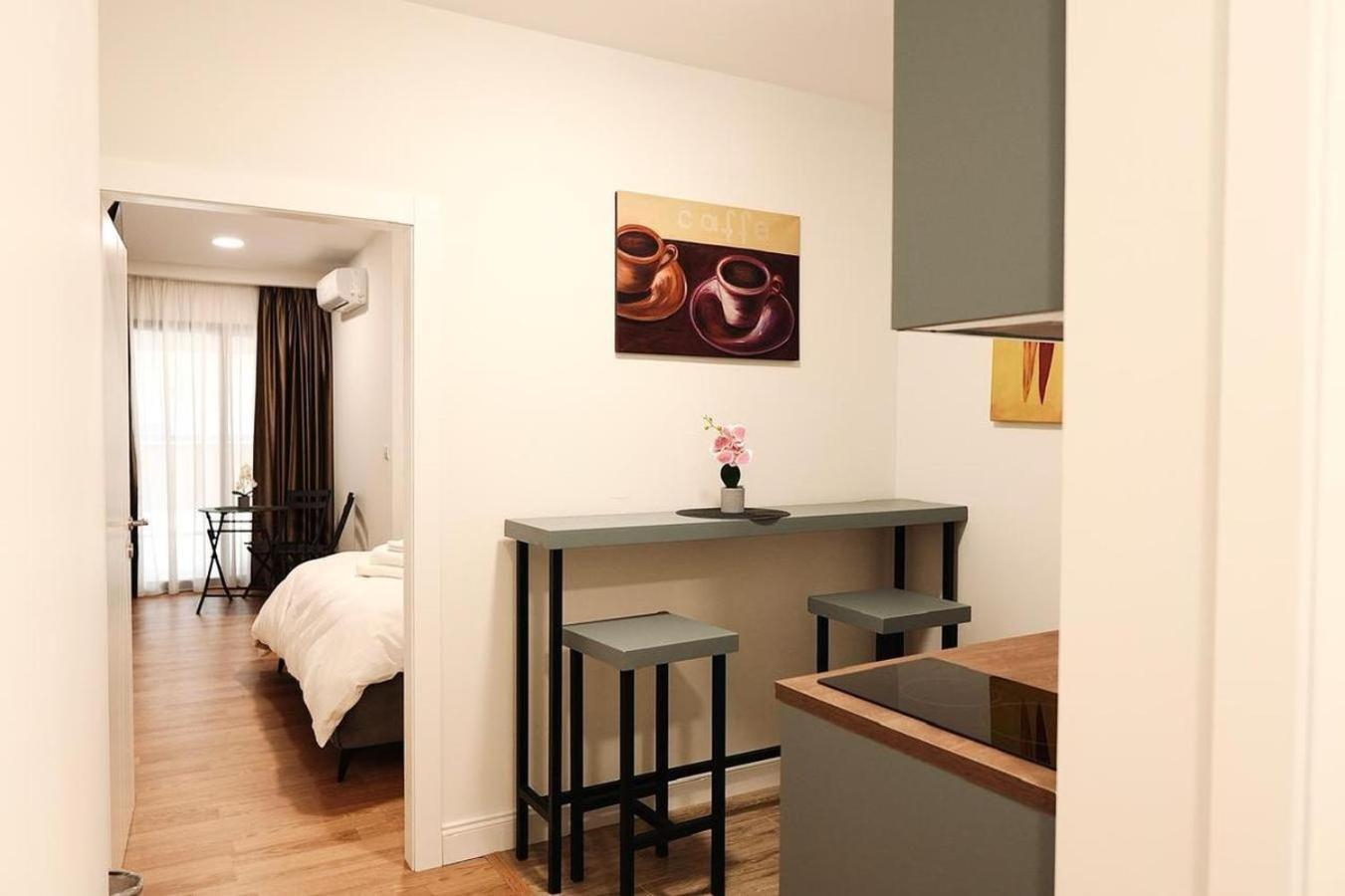 Appartement 102 *